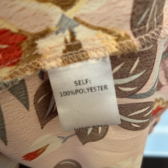 Easel Floral Print Blouse with flutter sleeves size medium - Picture 4 of 5